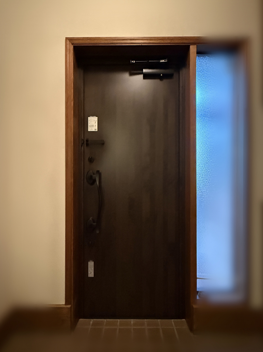 タケダアルミ建材の【玄関リシェント】断熱性能が向上したのはもちろんのこと、防犯性や機能性も改善✨玄関リフォーム🏠の施工後の写真2