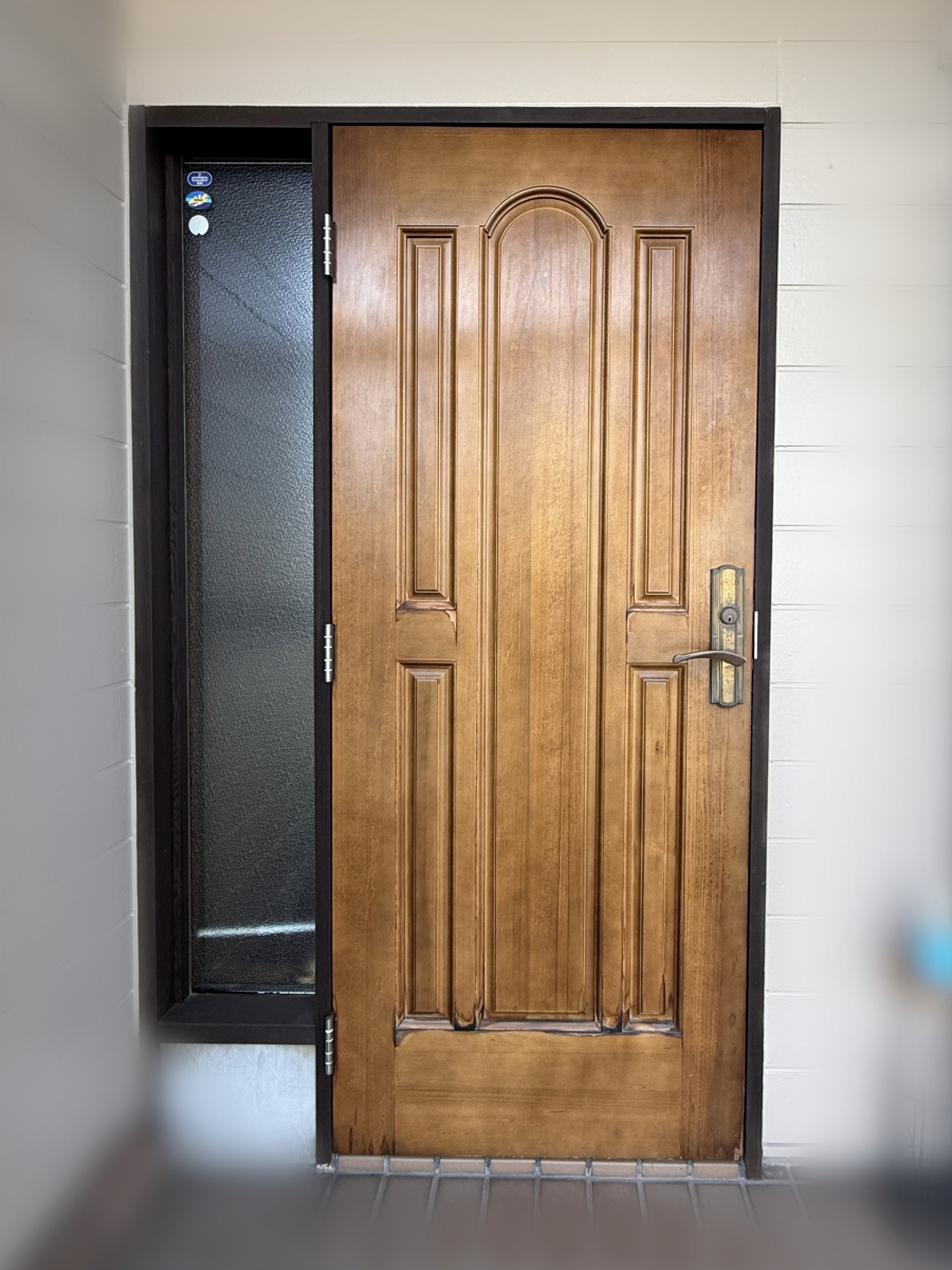 タケダアルミ建材の【玄関リシェント】断熱性能が向上したのはもちろんのこと、防犯性や機能性も改善✨玄関リフォーム🏠の施工前の写真1