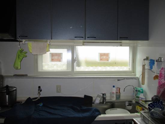 ミヤケ 帯広のキッチンのブラインドが結露で錆びる施工事例写真1