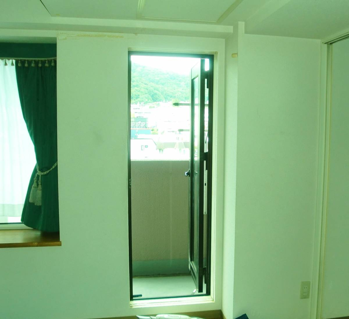 ミヤケ 帯広の窓交換で断熱効果増大の施工前の写真1