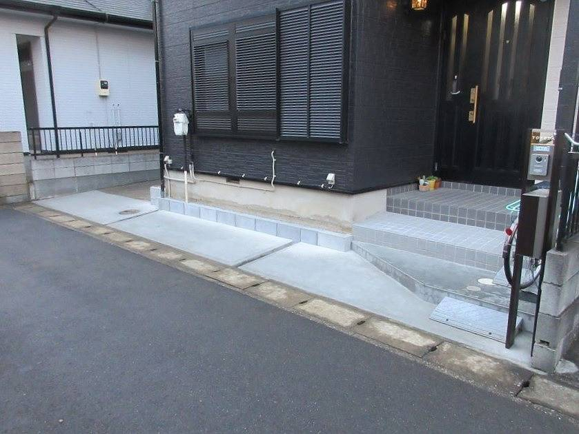 ナガオカ産業の【千葉県松戸市】駐車スペースを新設し、機能門柱（ポスト）を取付しました。の施工後の写真1