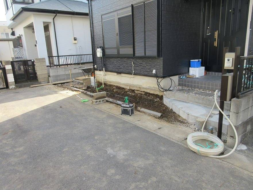 ナガオカ産業の【千葉県松戸市】駐車スペースを新設し、機能門柱（ポスト）を取付しました。の施工後の写真2