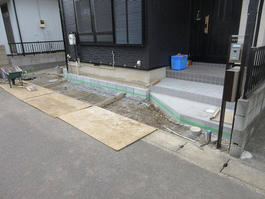 ナガオカ産業の【千葉県松戸市】駐車スペースを新設し、機能門柱（ポスト）を取付しました。の施工後の写真3