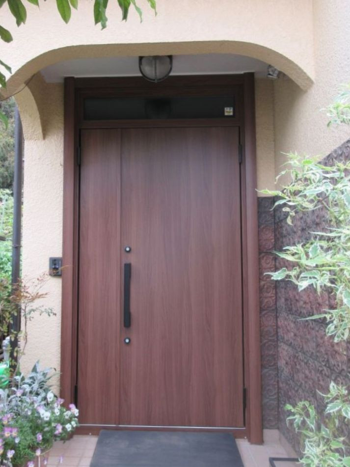 ナガオカ産業の【白井市】LIXILリシェント玄関ドアで古い玄関ドアを交換しました。の施工後の写真1