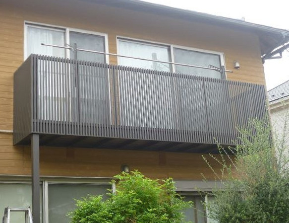 ナガオカ産業の【柏市】木製バルコニーをアルミ製に交換、安全と耐久性を大幅アップしました（LIXILビューステージ）の施工後の写真1