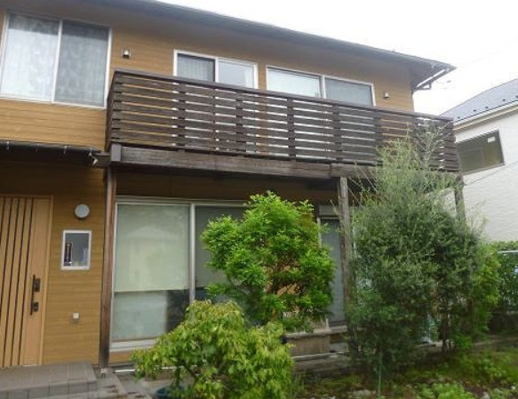 ナガオカ産業の【柏市】木製バルコニーをアルミ製に交換、安全と耐久性を大幅アップしました（LIXILビューステージ）の施工前の写真1