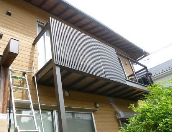 ナガオカ産業の【柏市】木製バルコニーをアルミ製に交換、安全と耐久性を大幅アップしました（LIXILビューステージ）の施工前の写真3