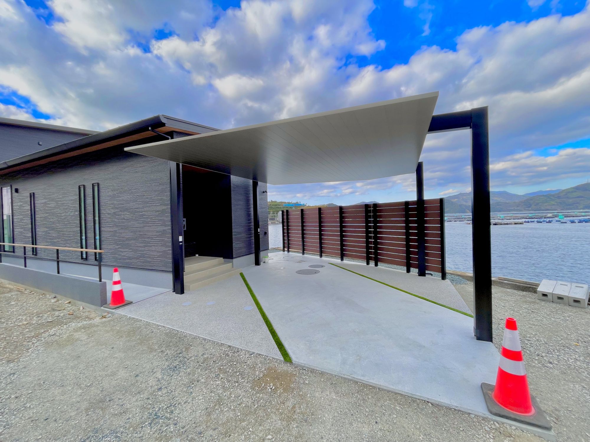 景観と使い勝手を両立。愛車を守り、暮らしを彩るエクステリア 大山硝子のブログ 写真1