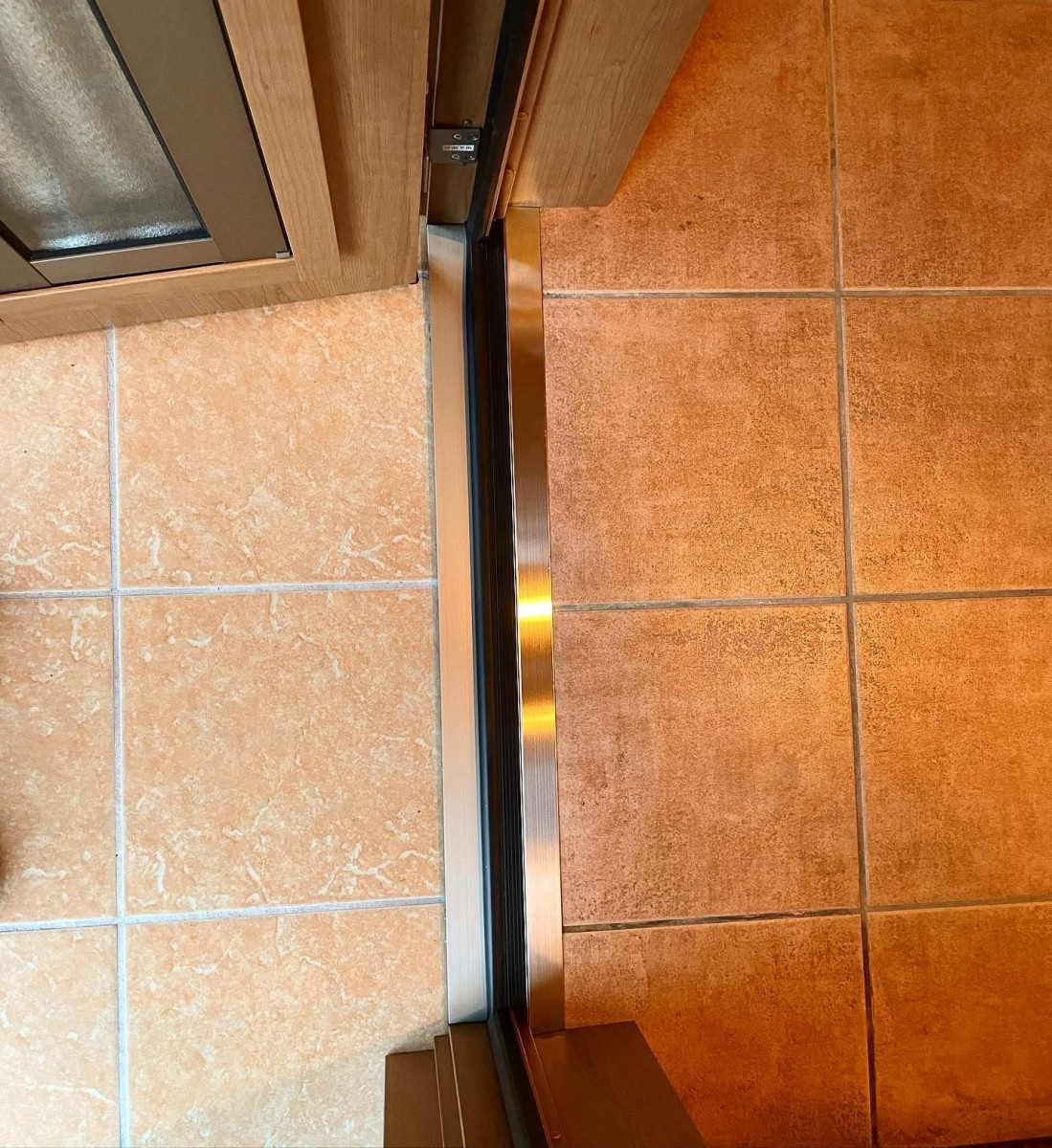 大山硝子の玄関交換で明るく快適に！採風ドアで防犯と換気を両立の施工後の写真3