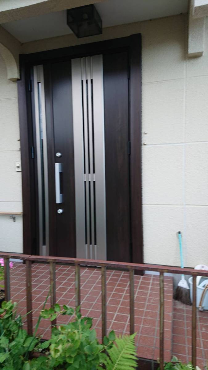 円谷トーヨー住器の【1dayリフォーム】リシェント玄関ドア　取替施工の施工後の写真1