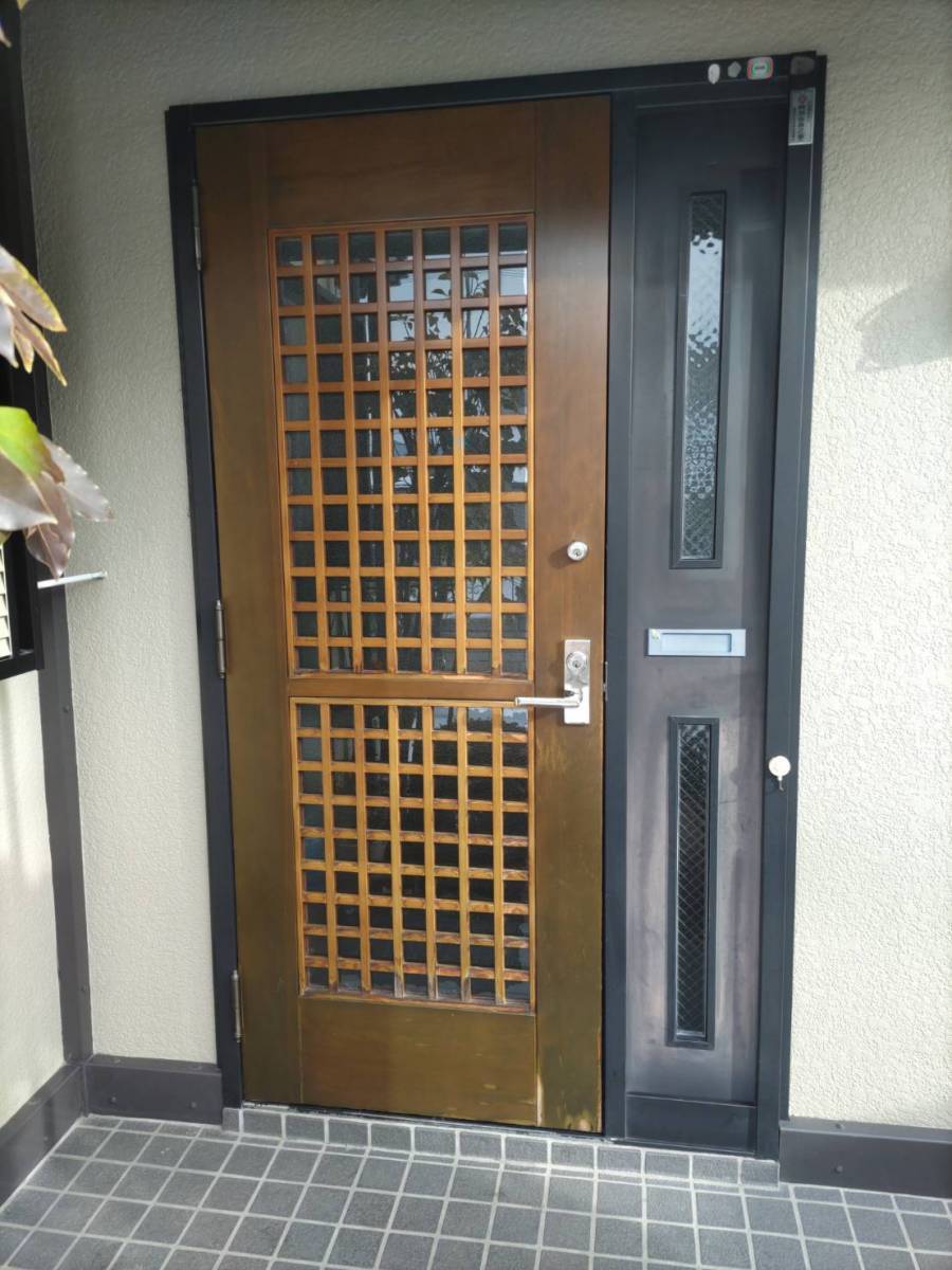 円谷トーヨー住器の【1dayリフォーム】リシェント玄関ドア　取替施工の施工前の写真1