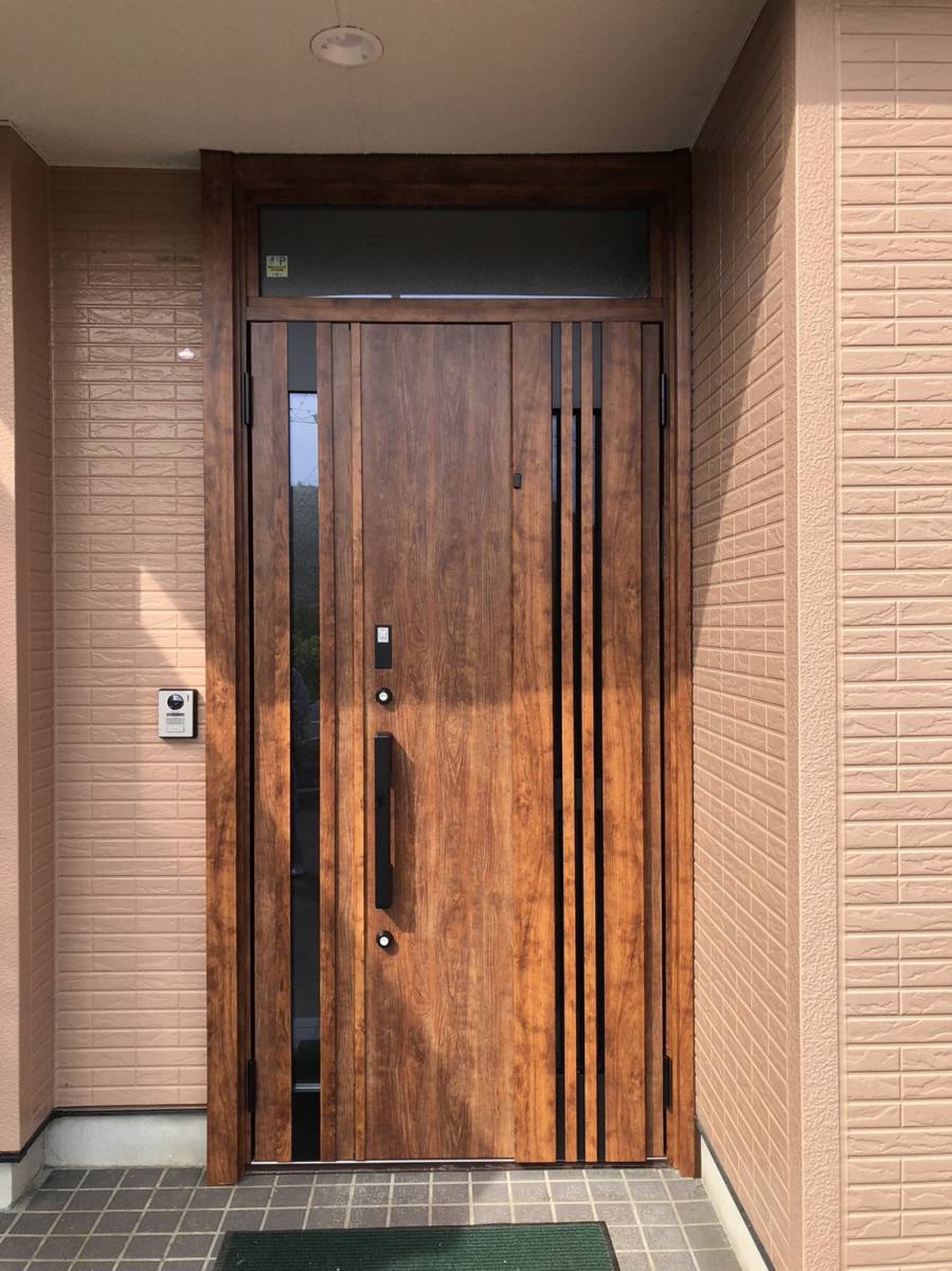 円谷トーヨー住器の【1dayリフォーム】リシェント玄関ドア　取替施工の施工後の写真1