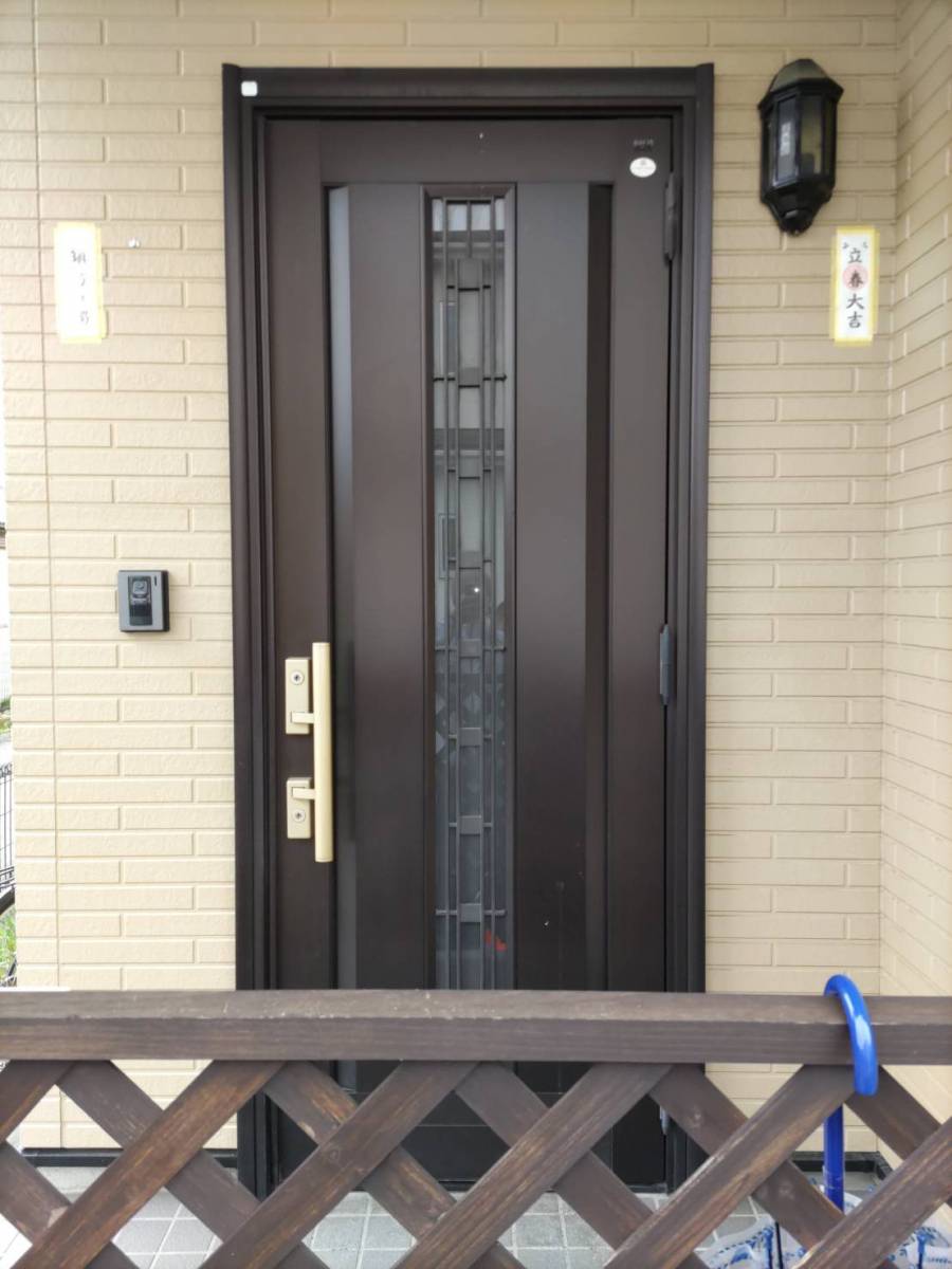 円谷トーヨー住器の【1dayリフォーム】リシェント玄関ドア　取替施工の施工前の写真1