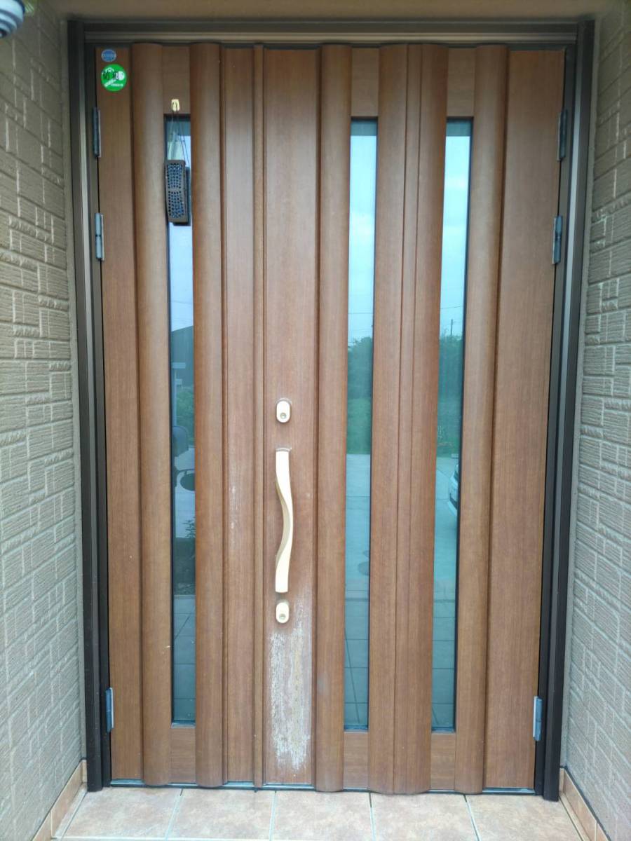 円谷トーヨー住器の玄関ドア　リフォームの施工前の写真1