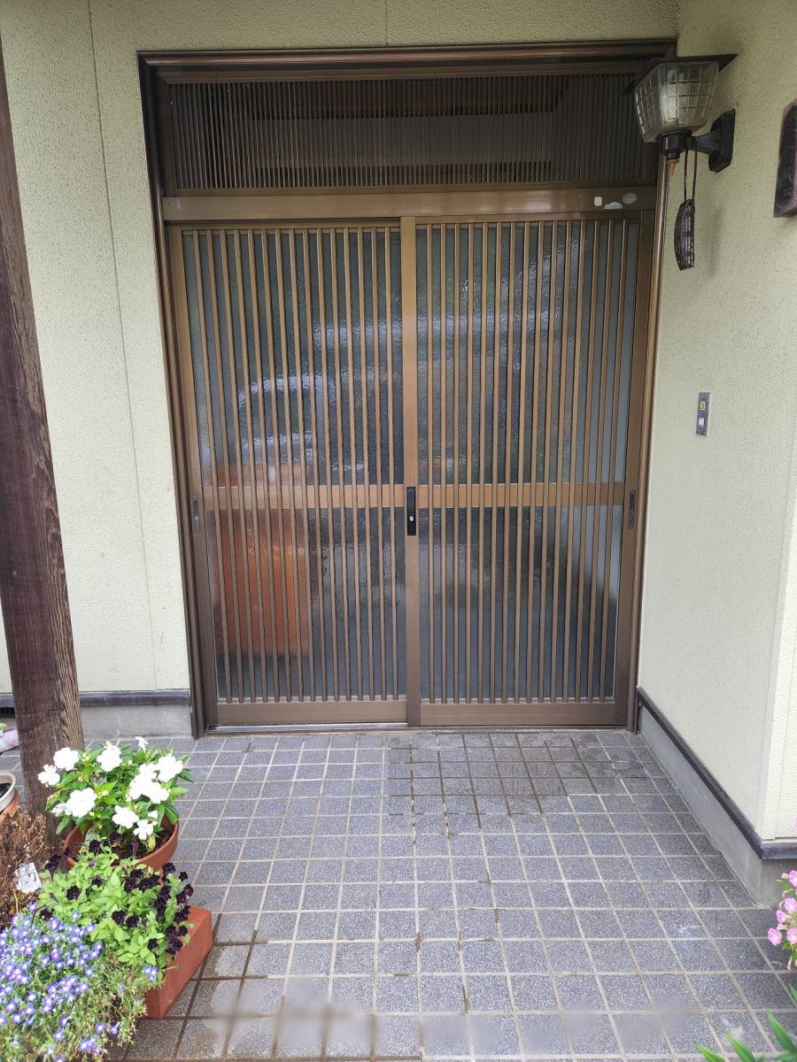 円谷トーヨー住器の玄関リフォームの施工前の写真1