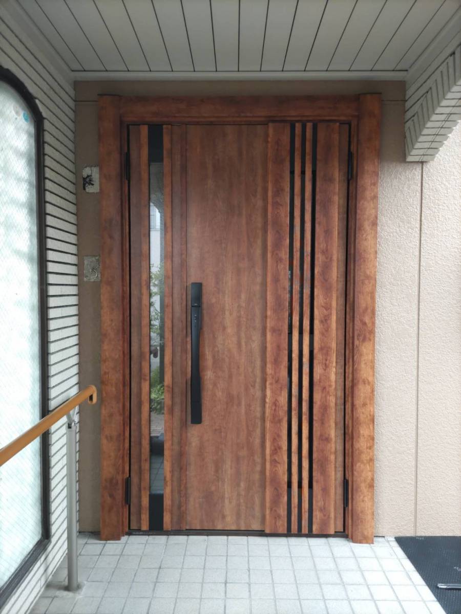 円谷トーヨー住器の【1dayリフォーム】玄関ドア　取替施工の施工後の写真1