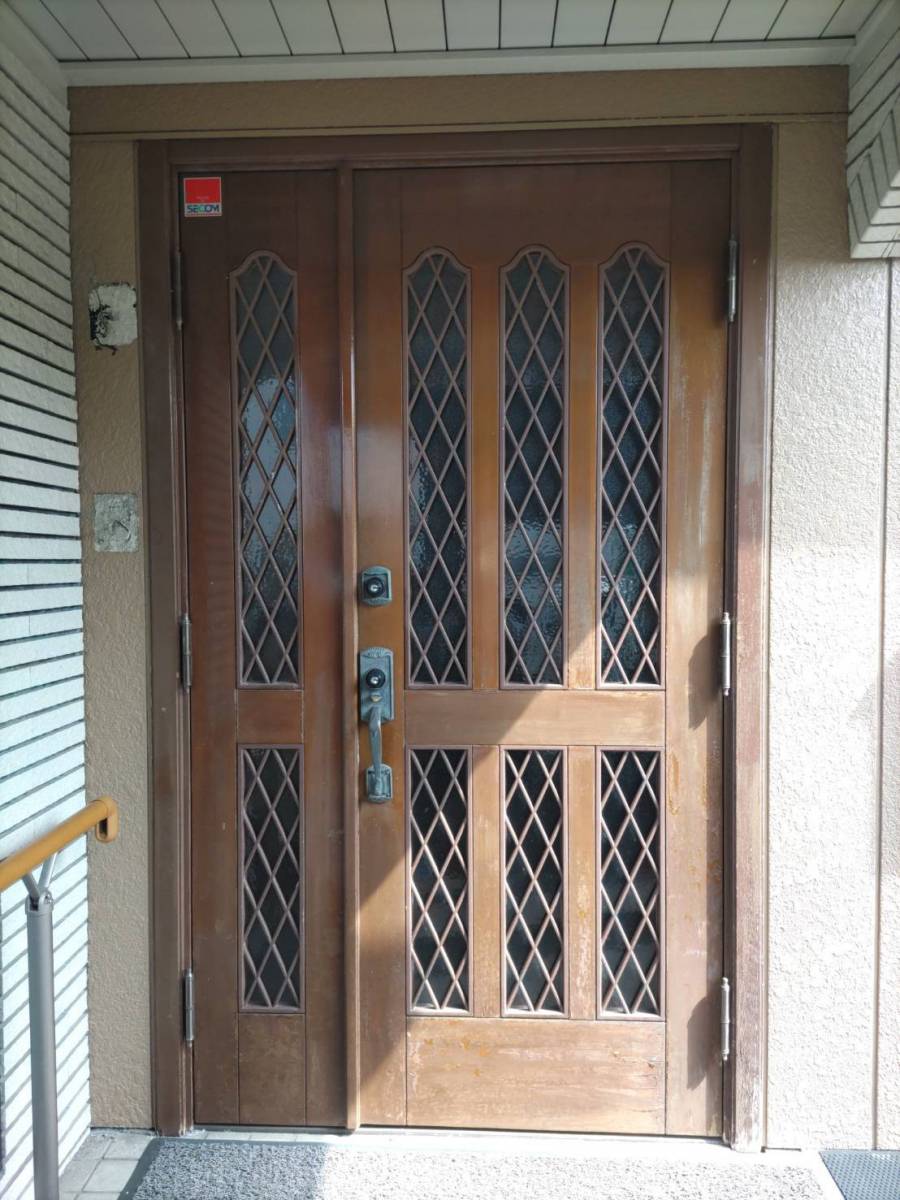 円谷トーヨー住器の【1dayリフォーム】玄関ドア　取替施工の施工前の写真1