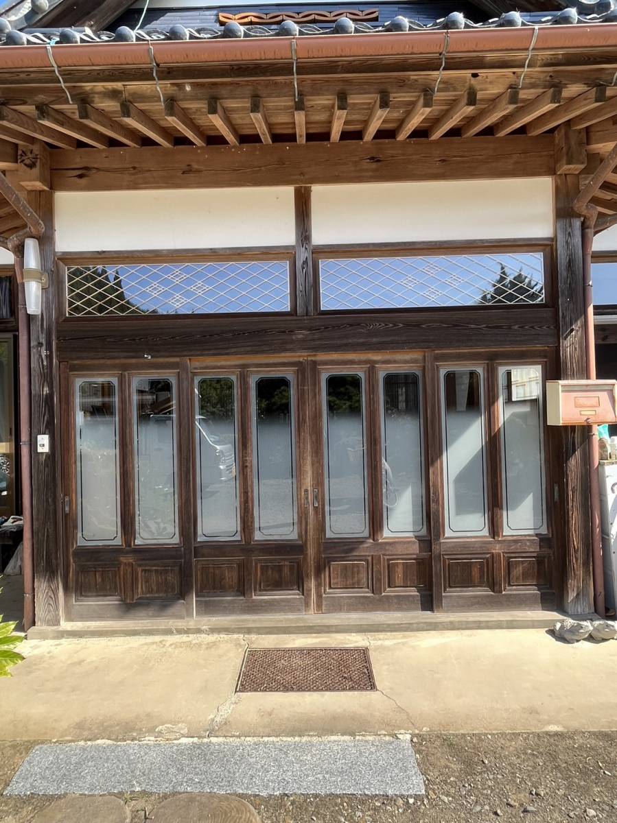 円谷トーヨー住器の玄関引戸リフォーム　取替施工の施工前の写真1