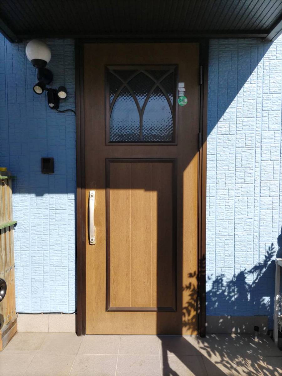 円谷トーヨー住器の【1dayリフォーム】玄関ドア　取替施工の施工前の写真1