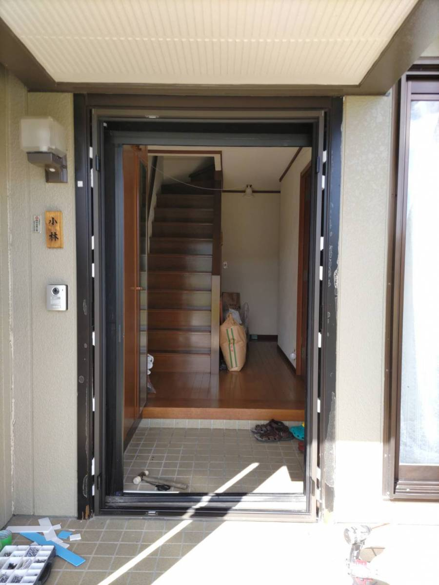 円谷トーヨー住器の【1dayリフォーム】リシェント玄関ドア　取替施工の施工前の写真3