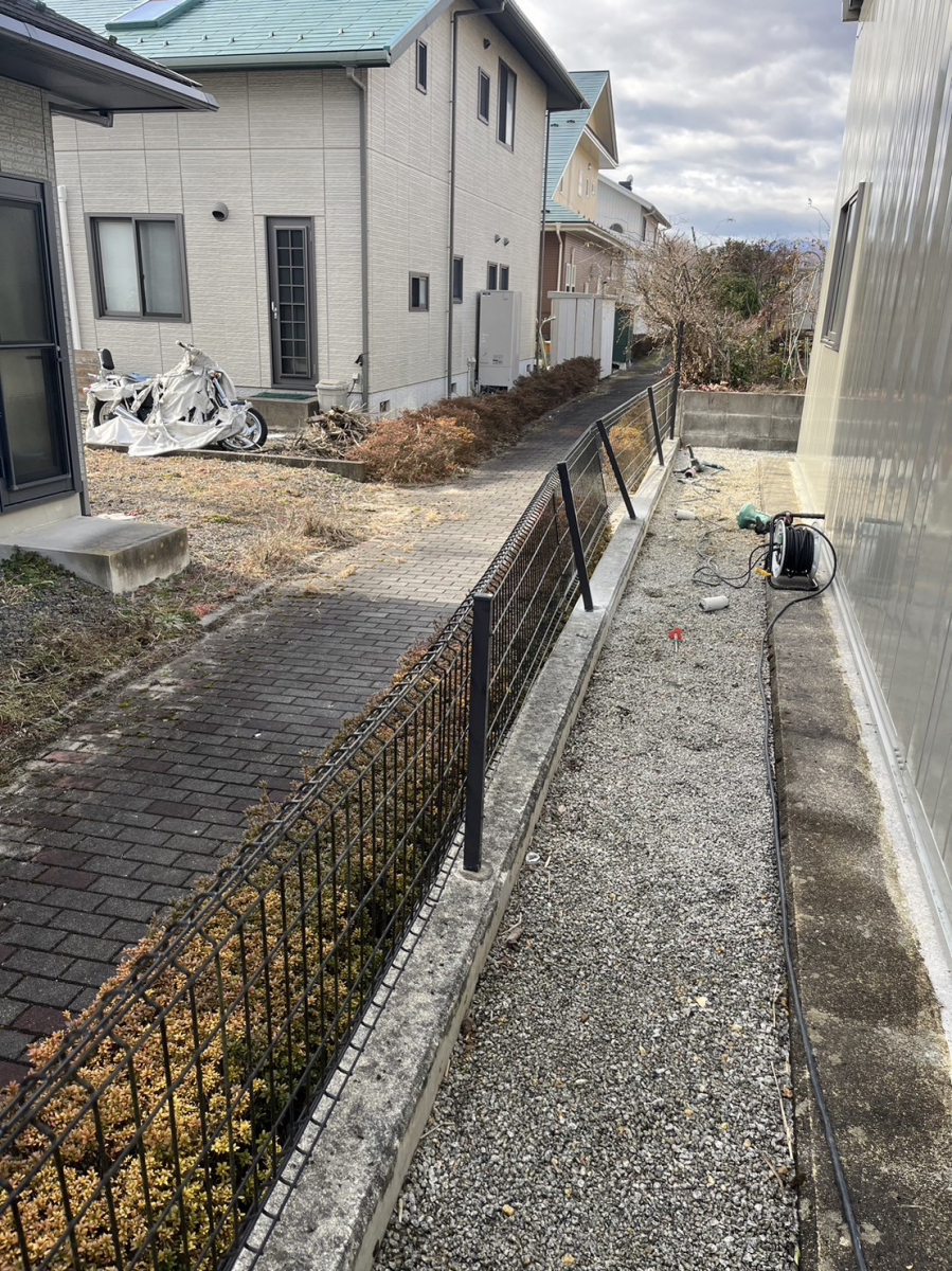 円谷トーヨー住器のフェンス工事の施工前の写真1