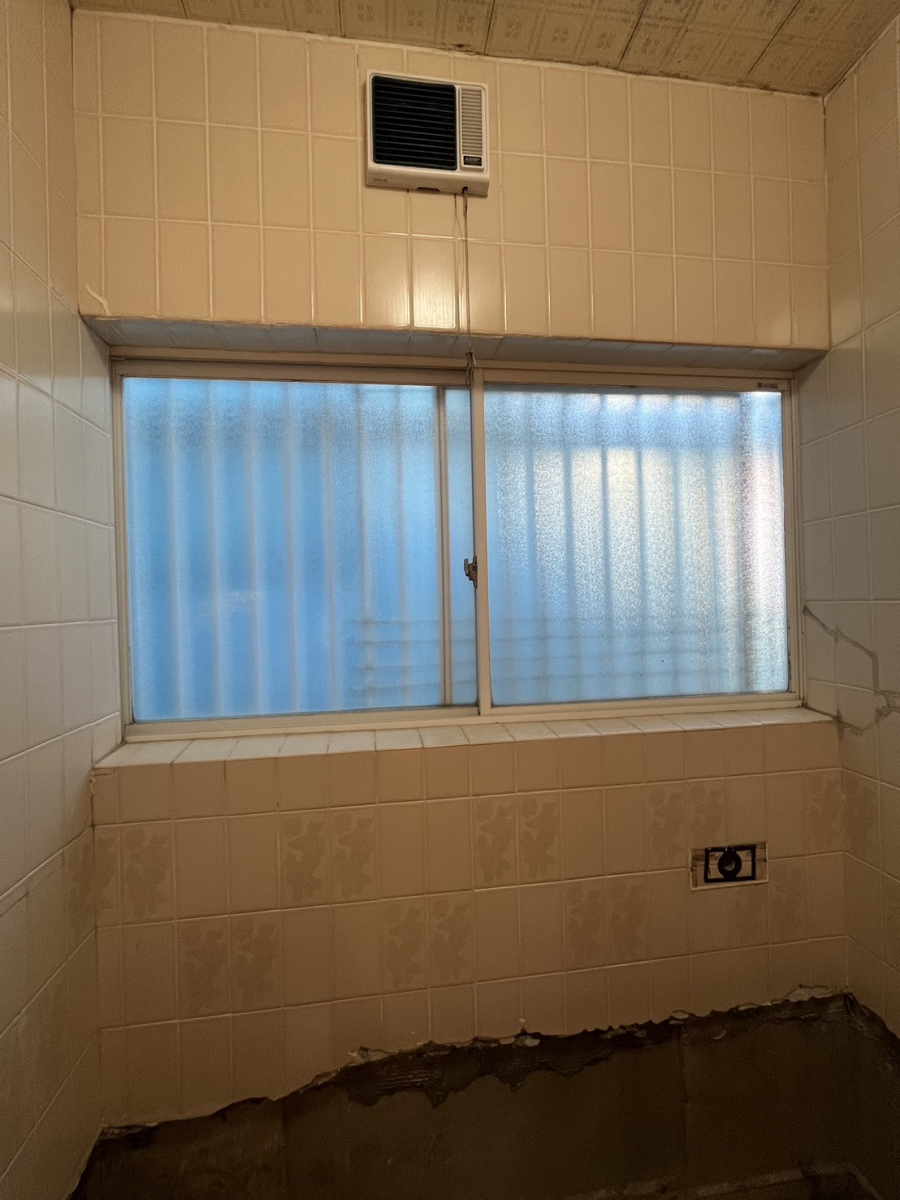円谷トーヨー住器の浴室窓取替 断熱UPの施工前の写真2