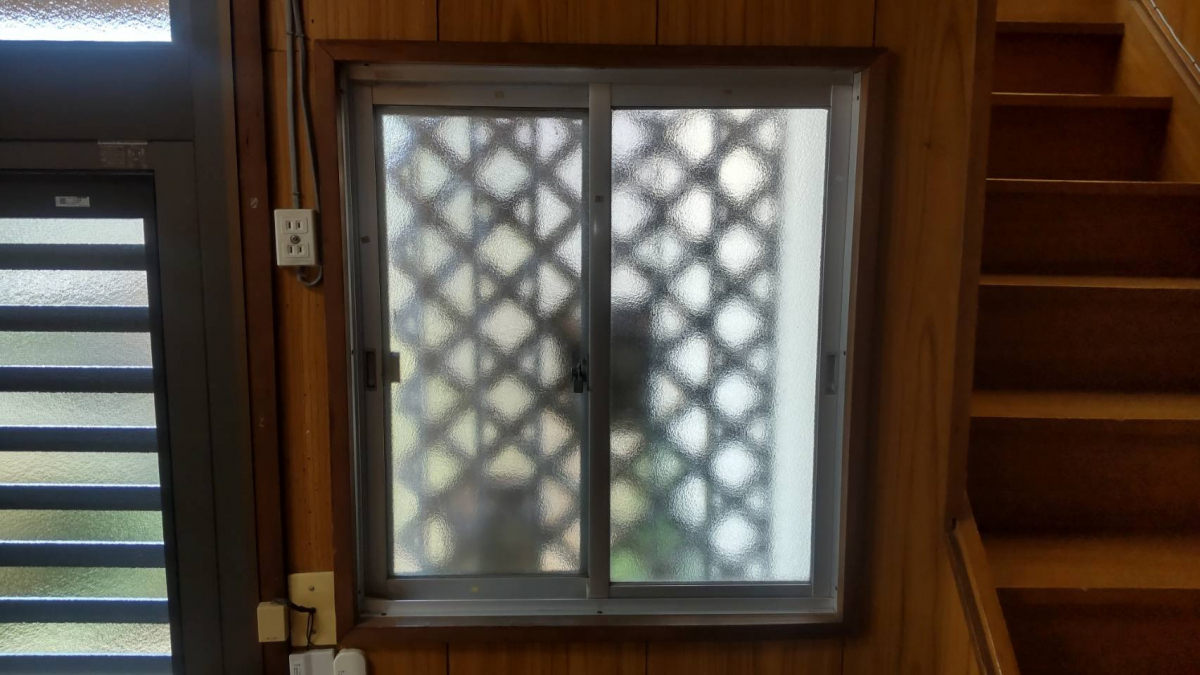 円谷トーヨー住器のリシェント玄関引戸取替&内窓設置の施工前の写真2