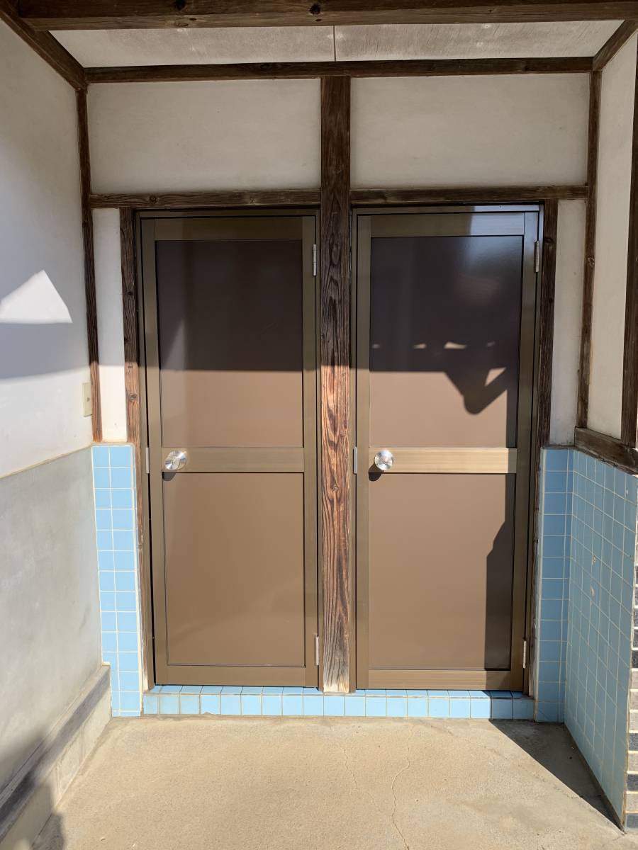 円谷トーヨー住器のロンカラードアの取付の施工後の写真1
