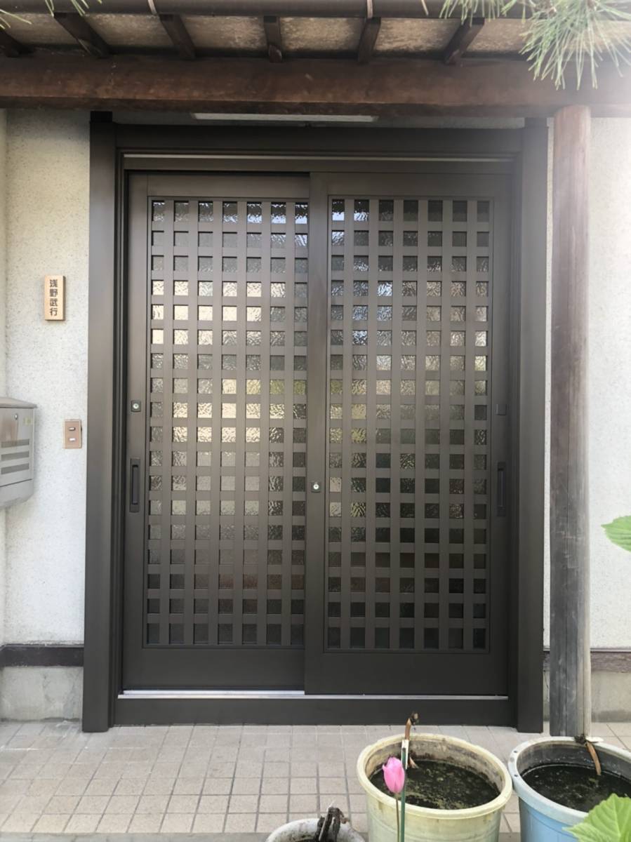 円谷トーヨー住器の玄関引戸を１日でリフォーム！の施工後の写真1