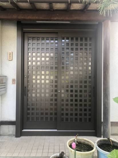 円谷トーヨー住器の玄関引戸を１日でリフォーム！施工事例写真1