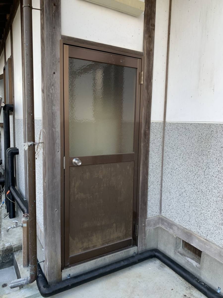 円谷トーヨー住器の郡山市　ドアの入れ替え　LIXILの施工前の写真1