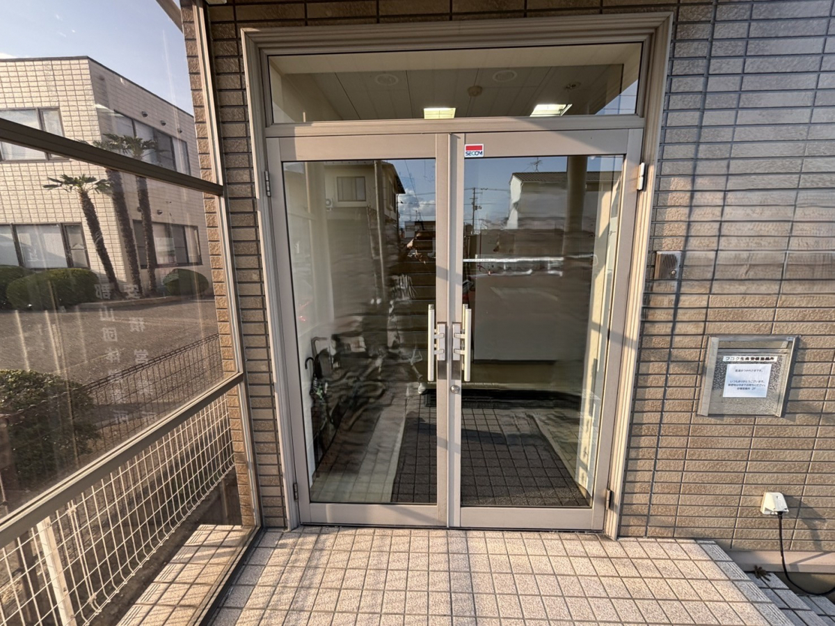 円谷トーヨー住器の店舗ドア　ハンドル交換の施工後の写真2