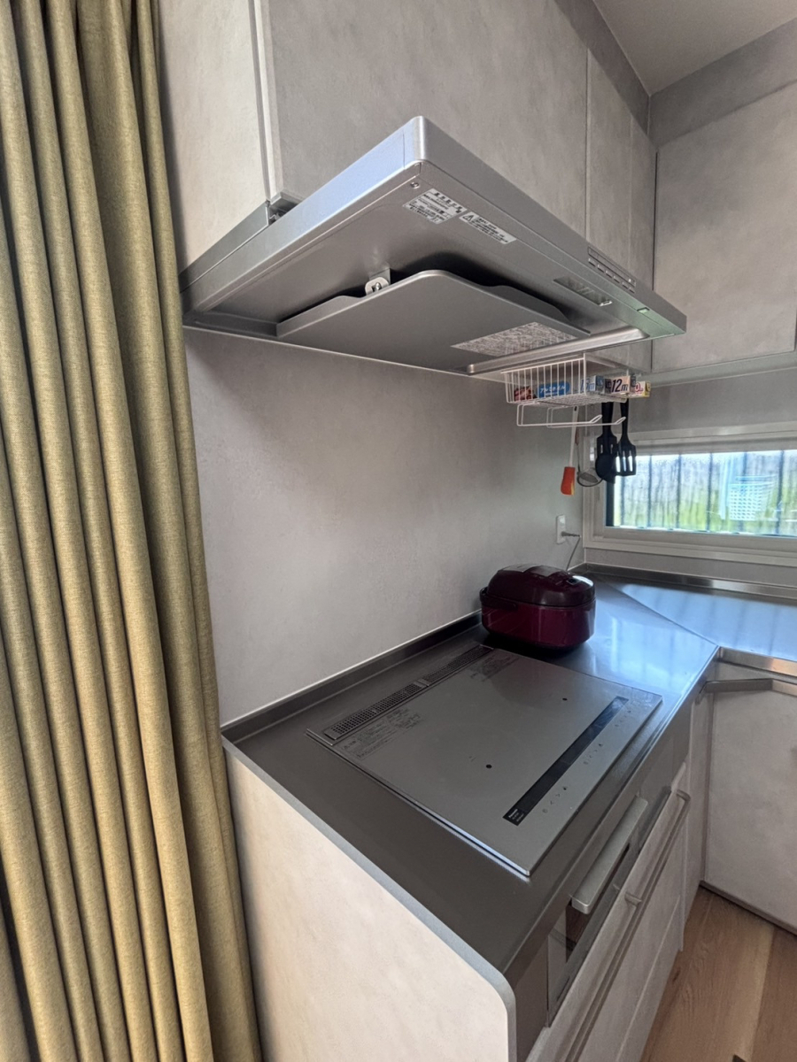 円谷トーヨー住器のキッチン 間仕切りガラス施工の施工前の写真1