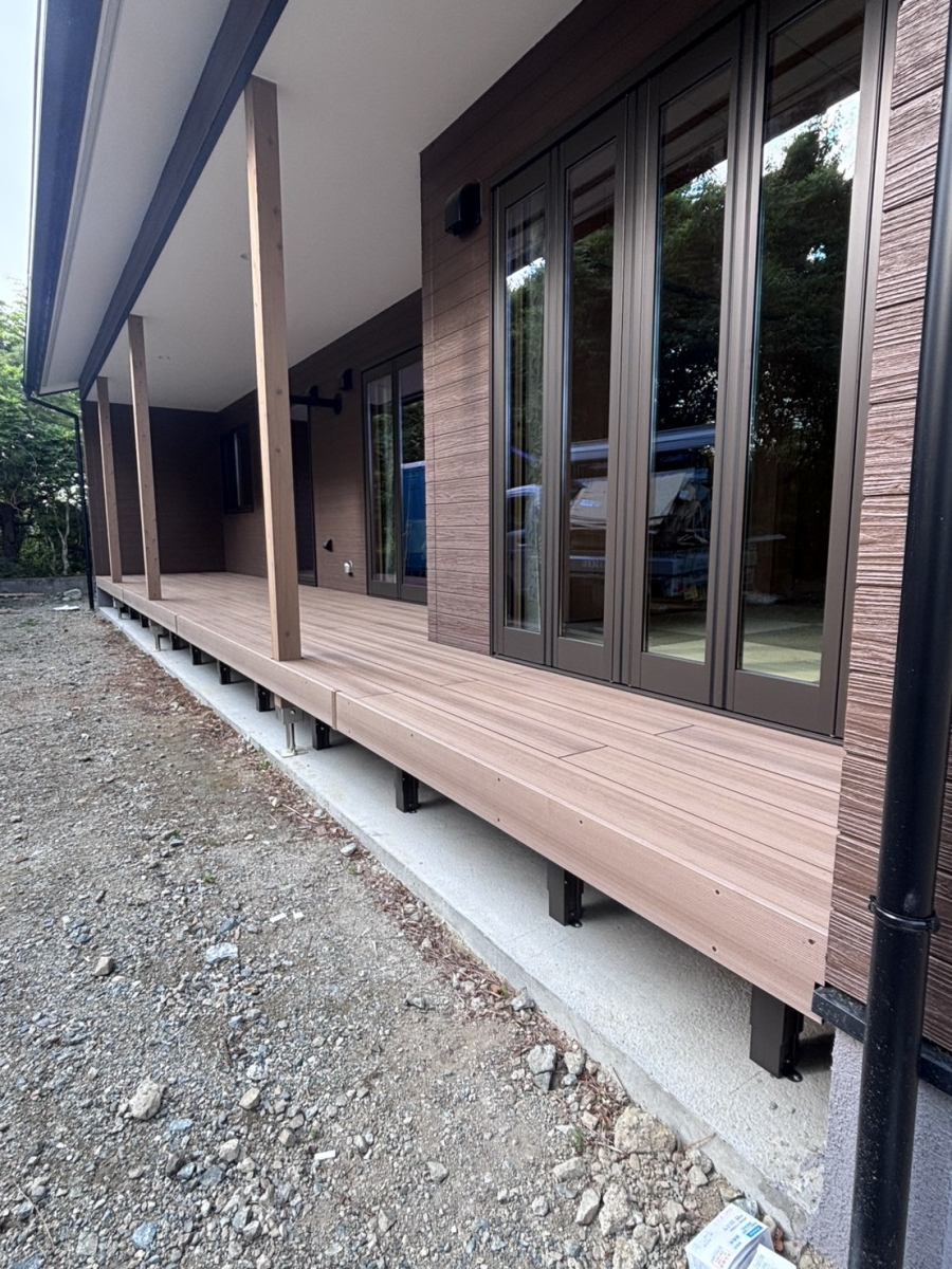 円谷トーヨー住器のデッキ設置 施工事例の施工後の写真2