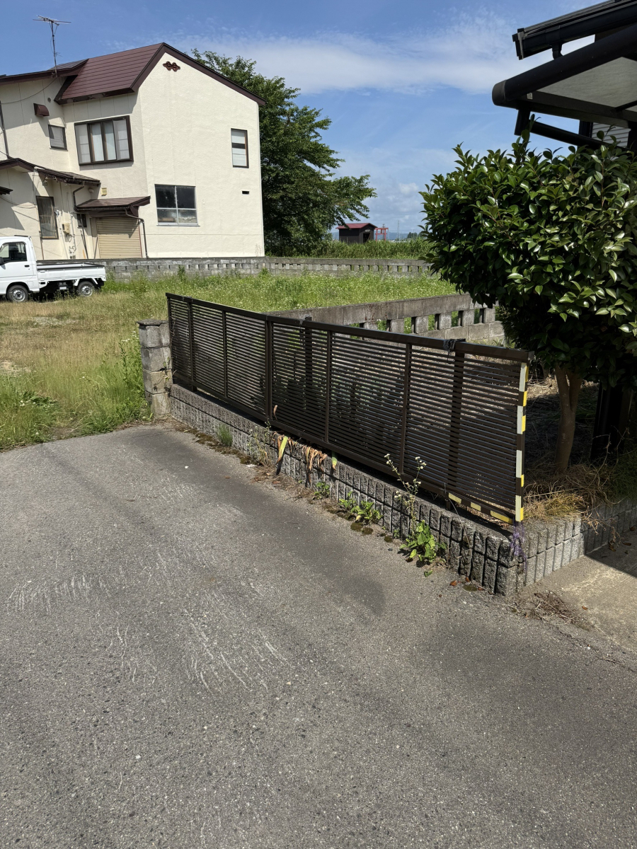 円谷トーヨー住器のフェンス工事の施工前の写真1