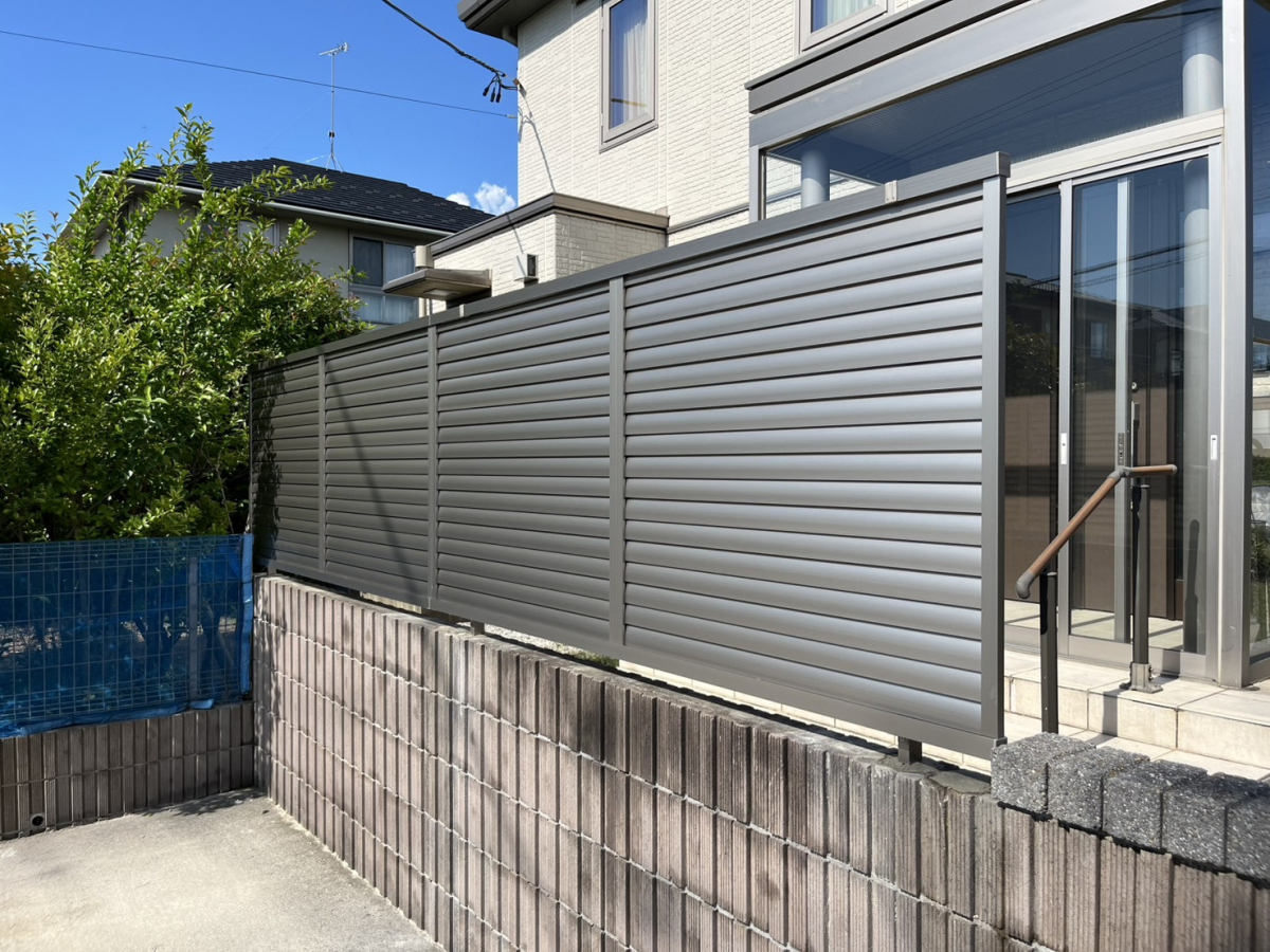 円谷トーヨー住器の目隠しフェンス工事の施工後の写真1