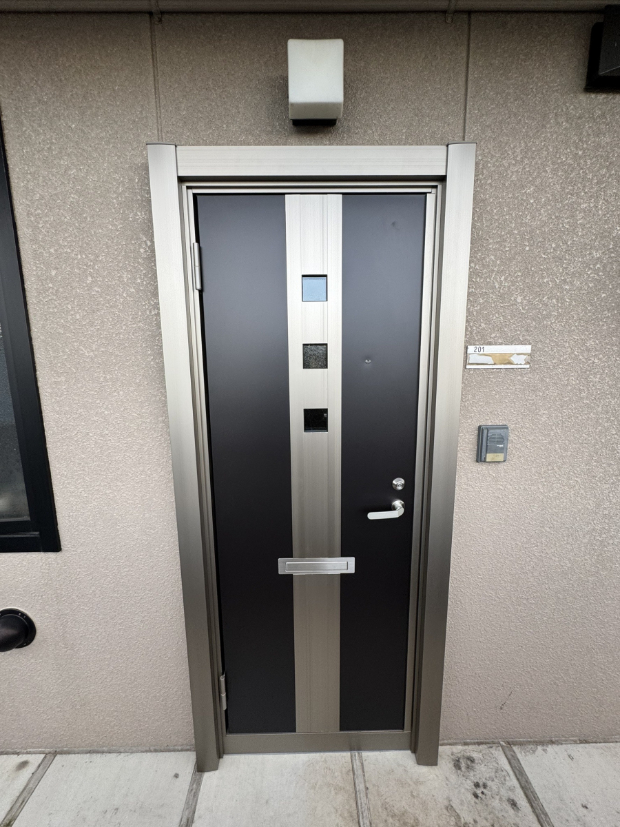 円谷トーヨー住器のアパートドア　取替施工の施工後の写真1