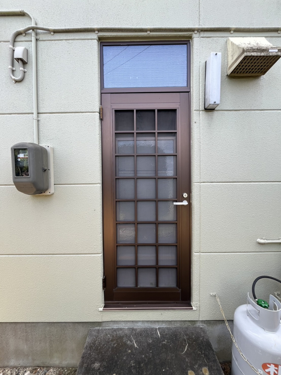 円谷トーヨー住器の勝手口ドア　取替施工の施工前の写真1