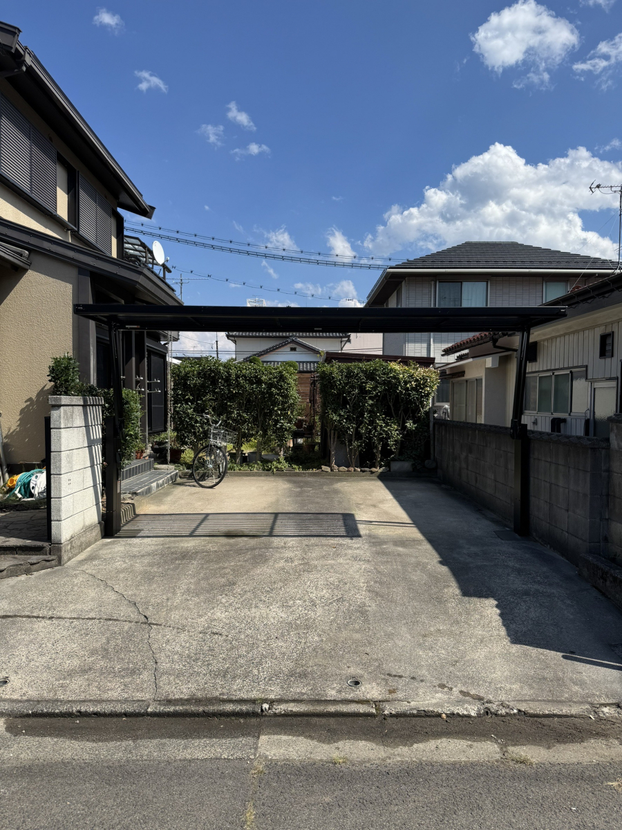 円谷トーヨー住器のワイドオーバードア　施工事例の施工前の写真1