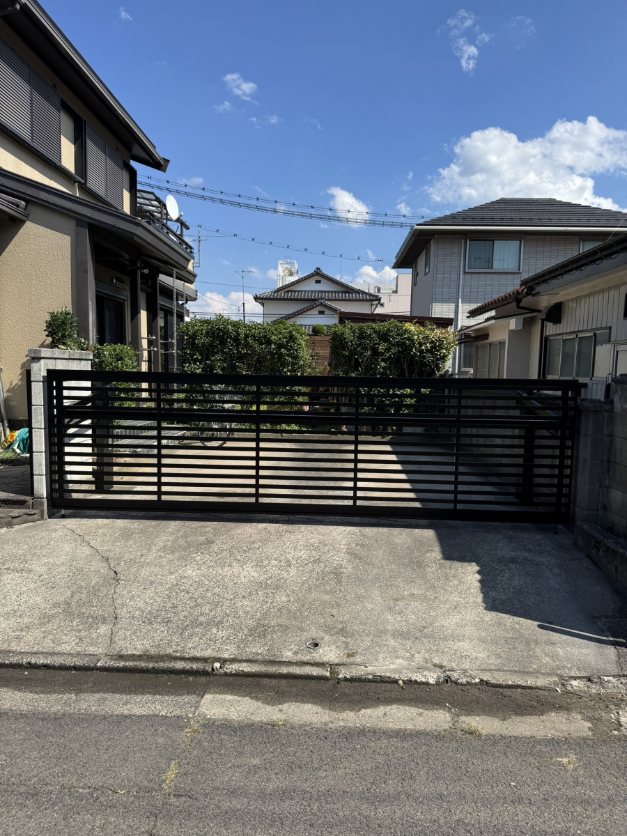 円谷トーヨー住器のワイドオーバードア　施工事例の施工前の写真2