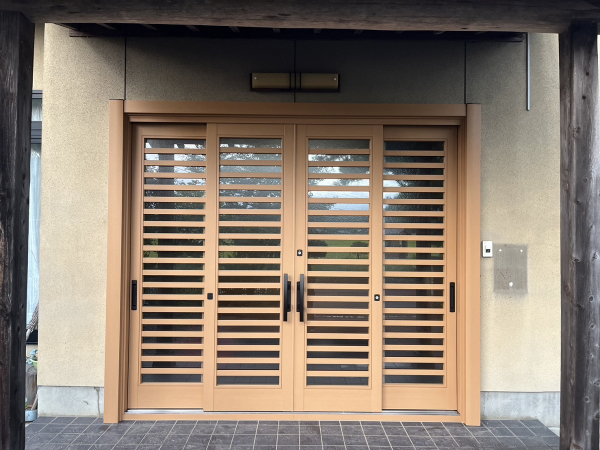 円谷トーヨー住器のリシェント玄関引戸 取替事例の施工後の写真1