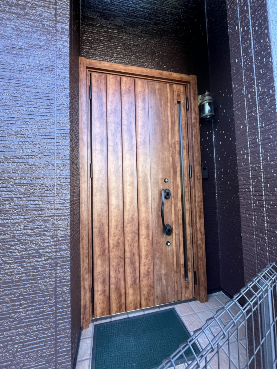 円谷トーヨー住器の玄関ドア　取替施工の施工後の写真1