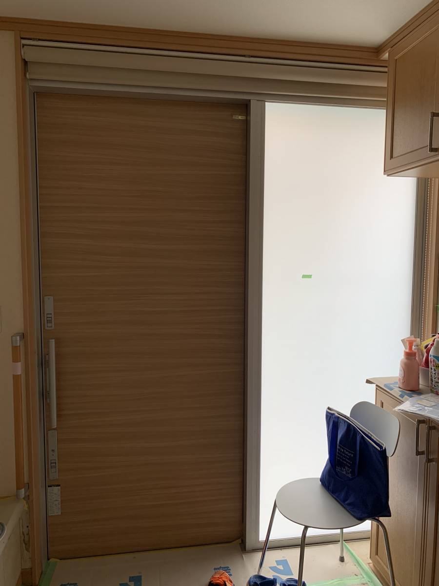 円谷トーヨー住器の玄関引戸が玄関ドアへ生まれ変わりました！の施工前の写真2