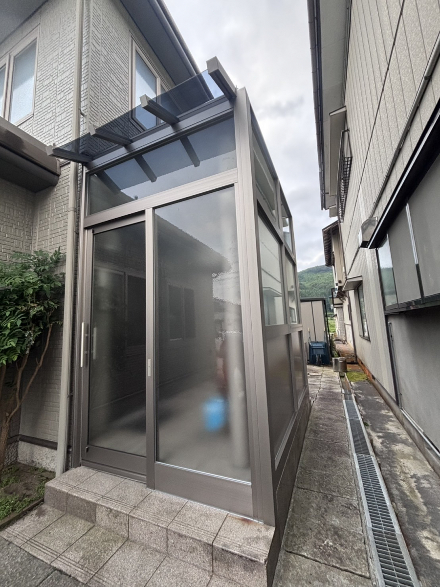 円谷トーヨー住器の風除室施工　ツインガードⅢの施工後の写真2