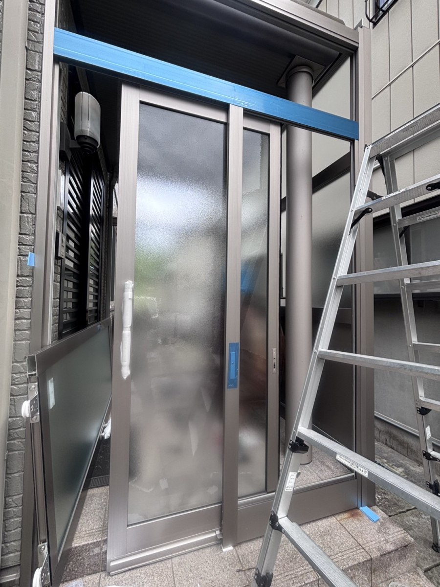 円谷トーヨー住器の風除室施工　ツインガードⅢの施工前の写真3