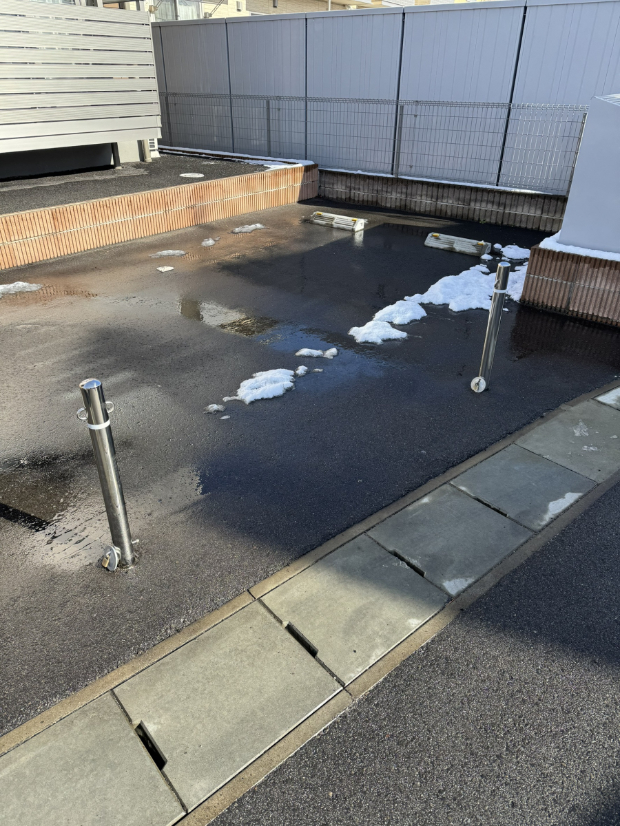 円谷トーヨー住器の駐車場ポール交換の施工後の写真2