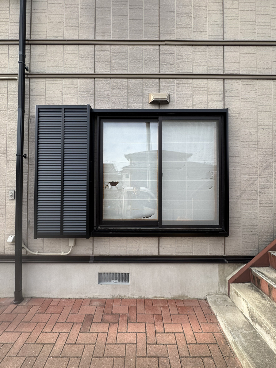 円谷トーヨー住器のリフォーム雨戸【雨戸一筋】の施工後の写真1