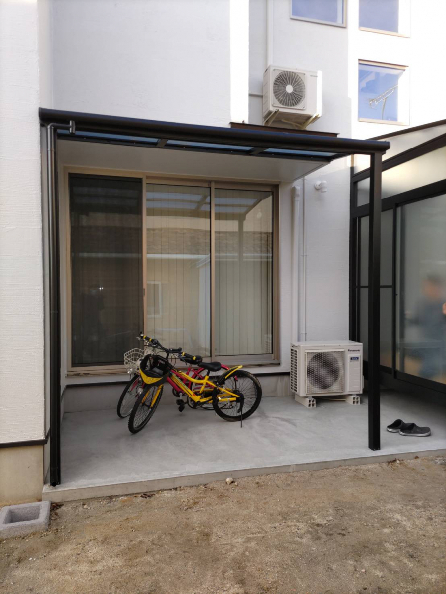 円谷トーヨー住器のテラス屋根　スピーネ設置工事の施工後の写真1