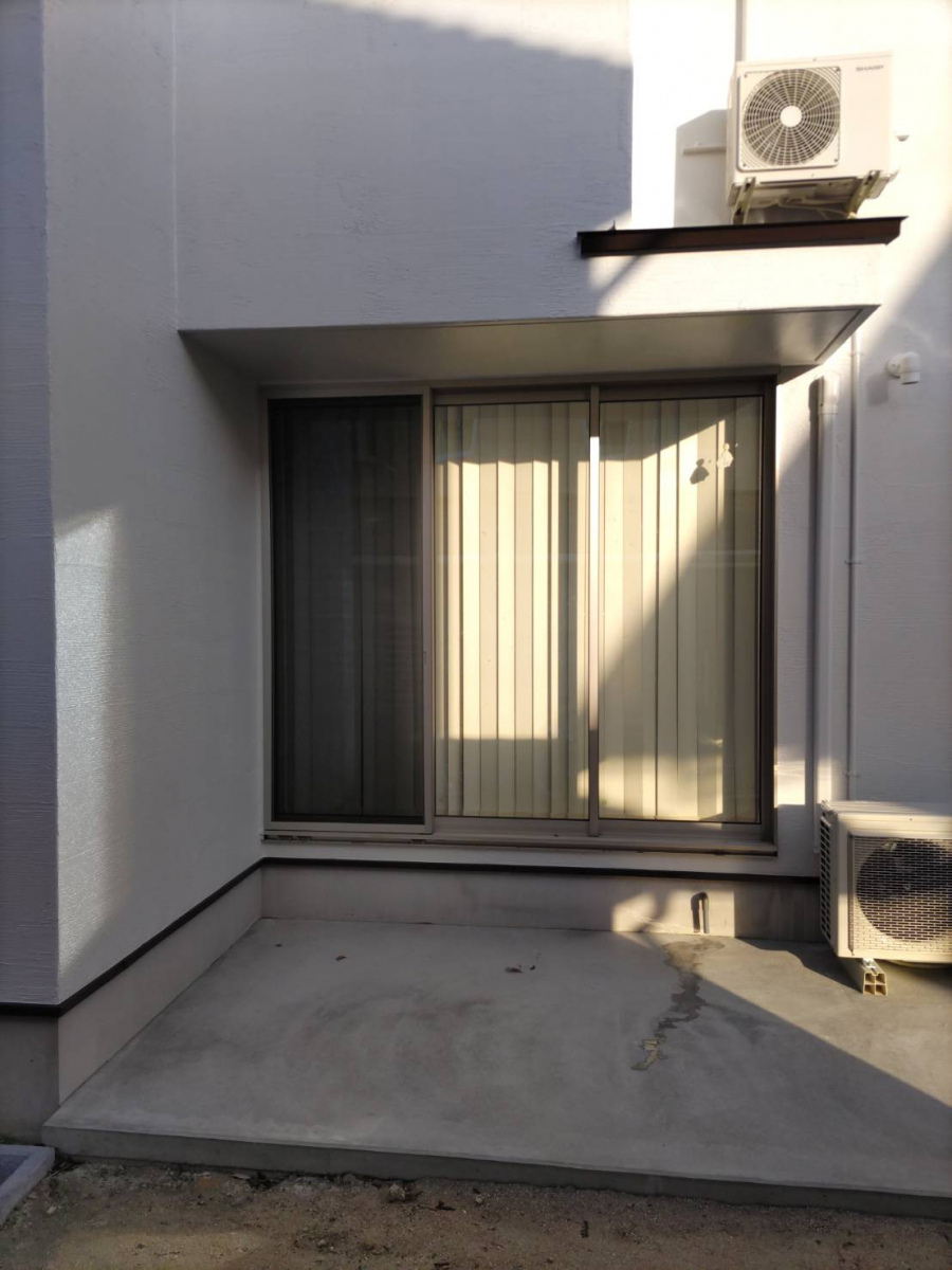 円谷トーヨー住器のテラス屋根　スピーネ設置工事の施工前の写真1