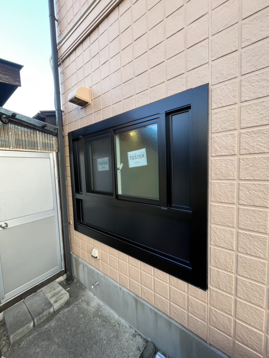 円谷トーヨー住器の【窓リフォーム】窓を小さくして寒さを軽減の施工後の写真1